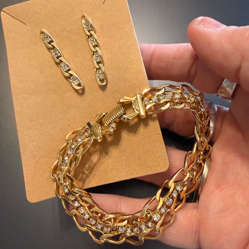 Vintage Gold Tone Chain Rhinestone Bracelet & Earrings - Picture 4 of 11